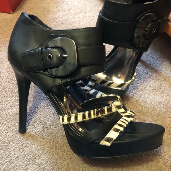 Black/ off white  stiletto    Made by Two Lips size 10 - Picture 3 of 3